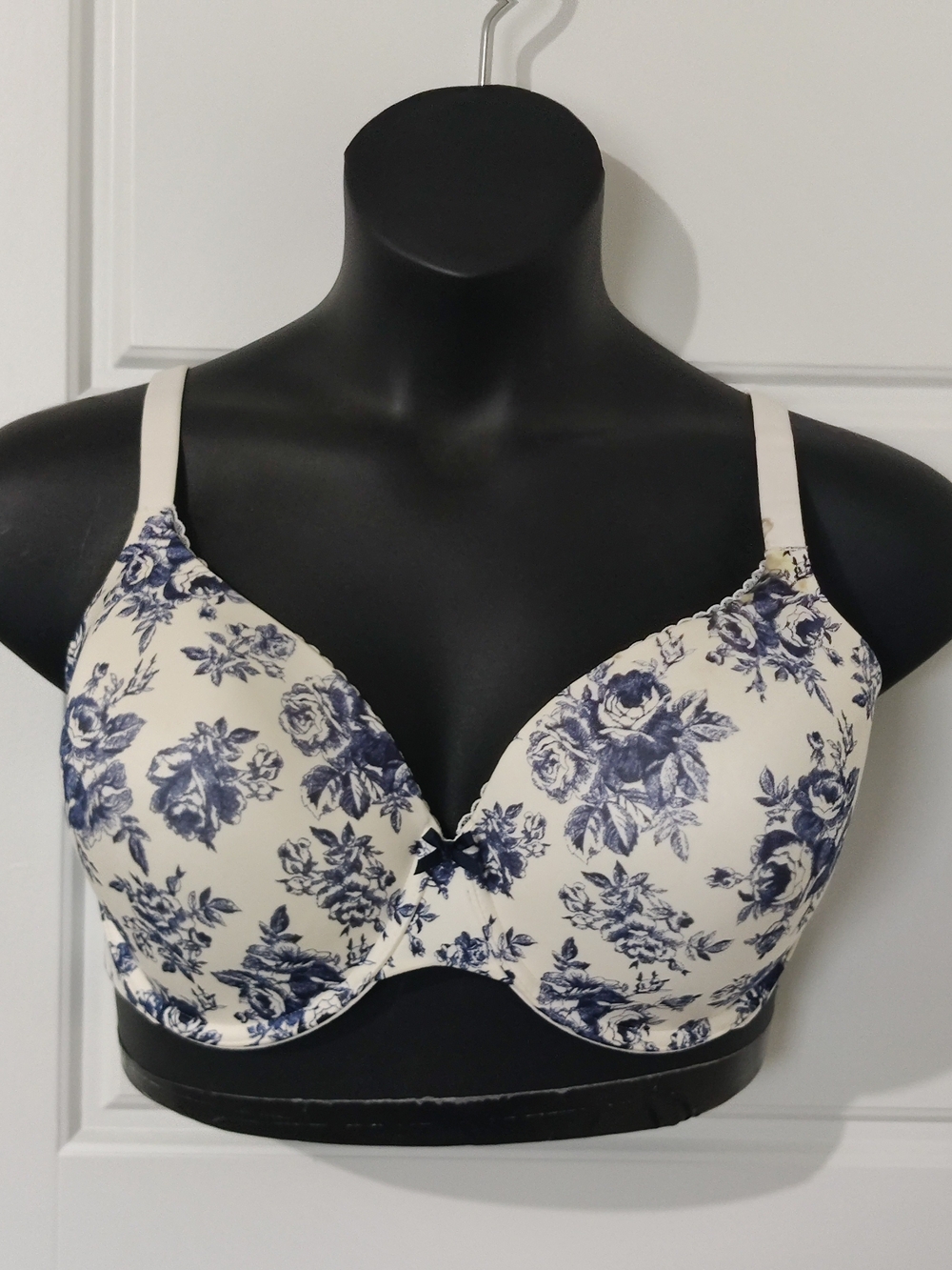 Victoria's Secret Body By Victoria Lined Perfect Coverage Bra Size 38DDD